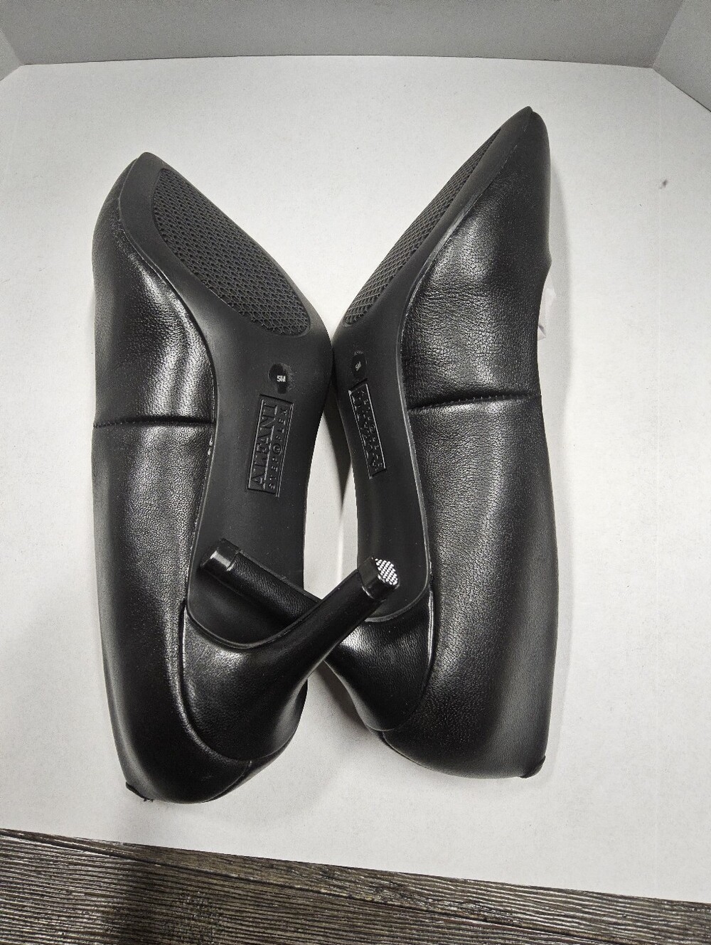 Customer Return Size 5M Alfani Black Leather Pointed-Toe Women’s Pumps - Picture 6 of 8